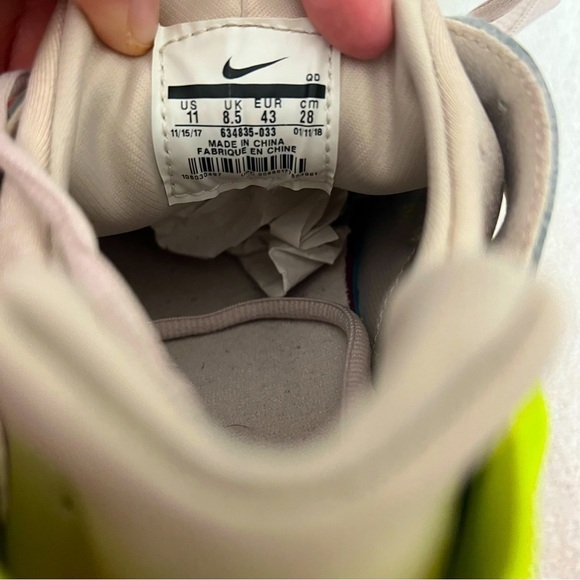 Women Nike Air Huarache Run Desert Sand Volt-Hot Punch Size 11 Running Exercise - Picture 4 of 7